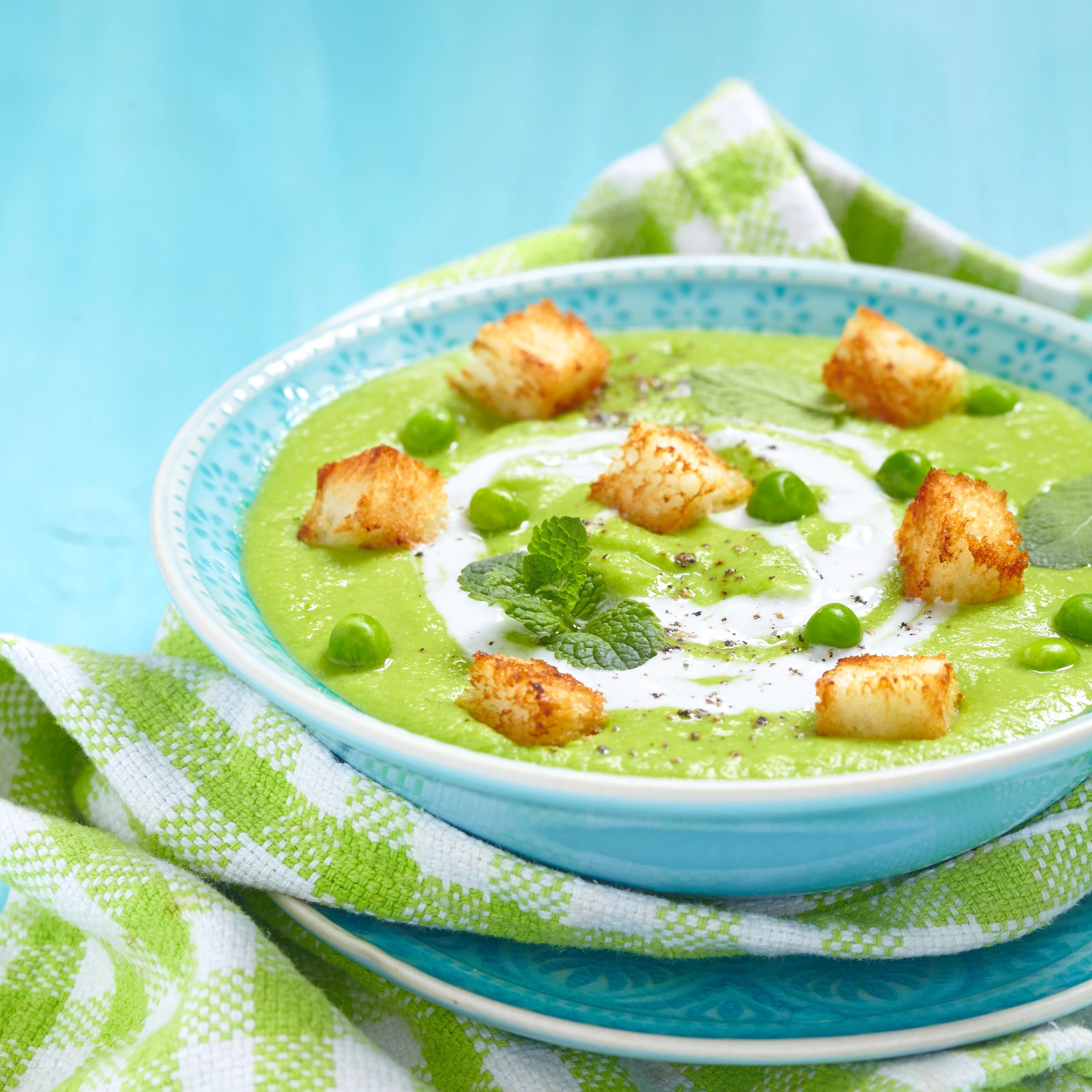 Pea soup with mint and bread chips